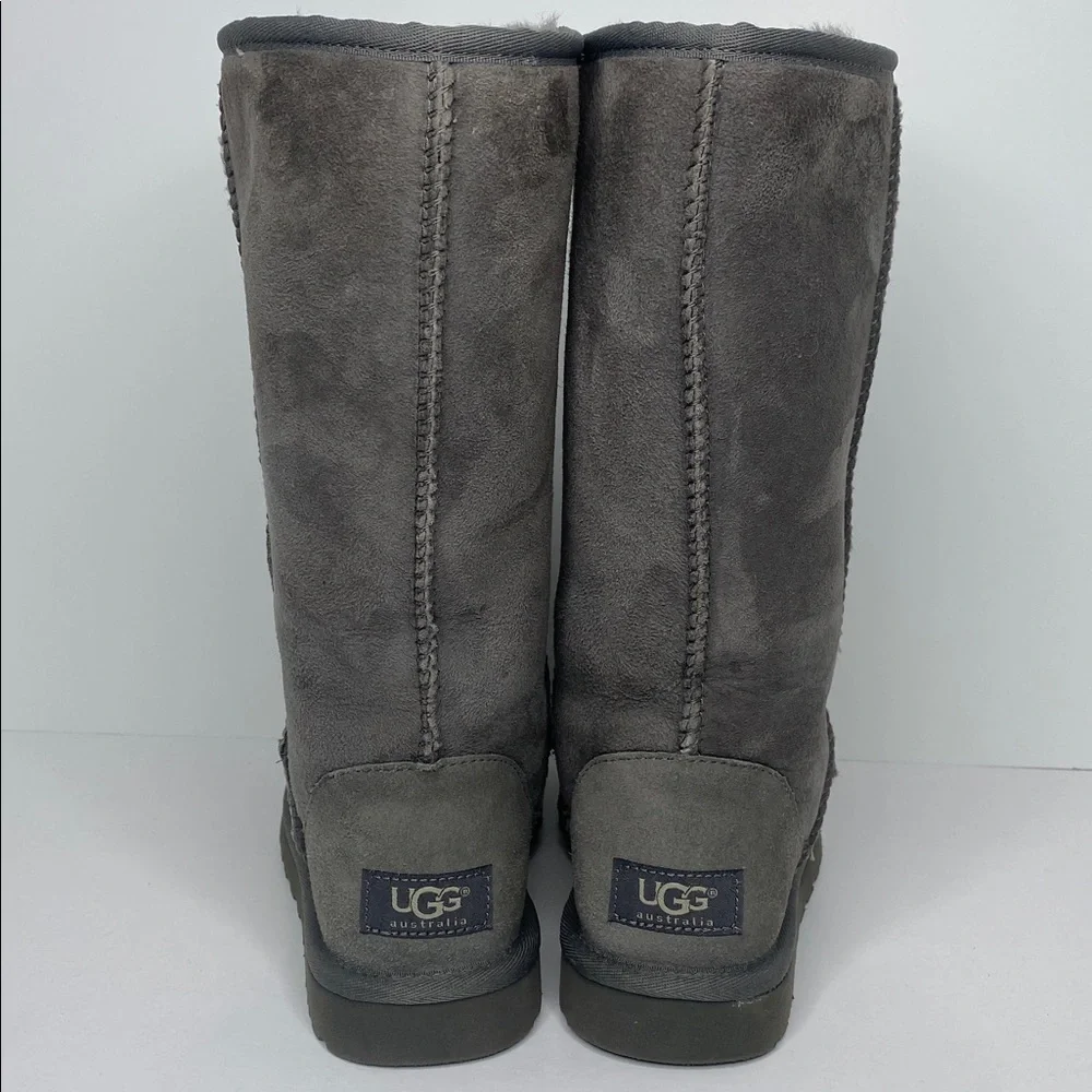 Women’s UGG Classic Gray Winter Tall Boots size 5